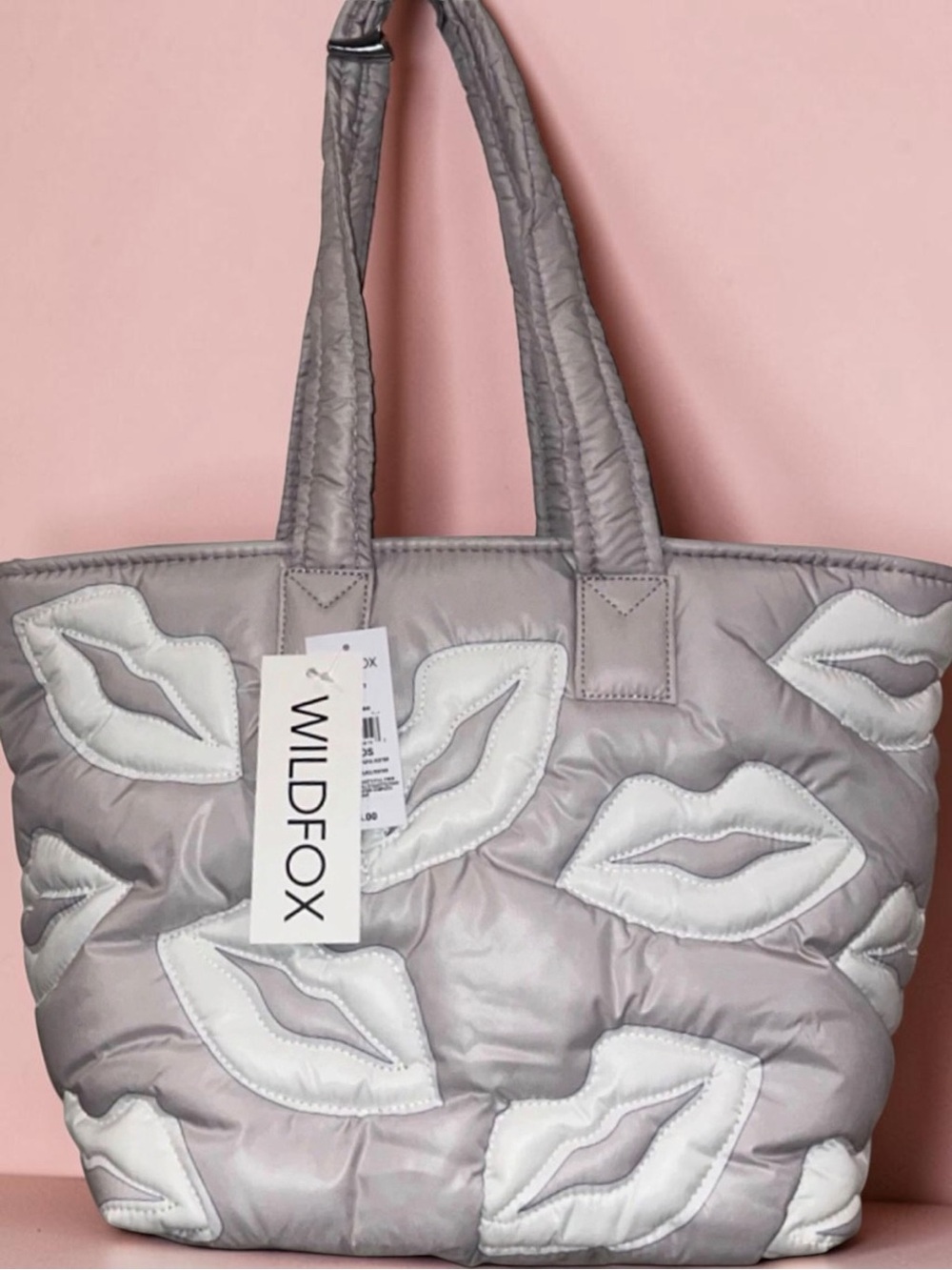 🫦WILDFOX Quilted Lip Appliqué Tote in Light Silvery Pink tone and White 💋LIPS👄
